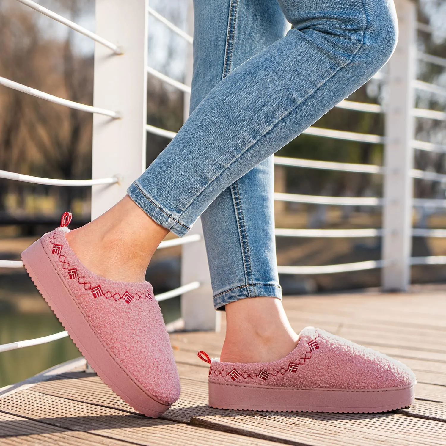 FamilyFairy Women's Slippers with Fuzzy Curly Fur Platform House Shoes Slip on Bedroom Indoor Outdoor